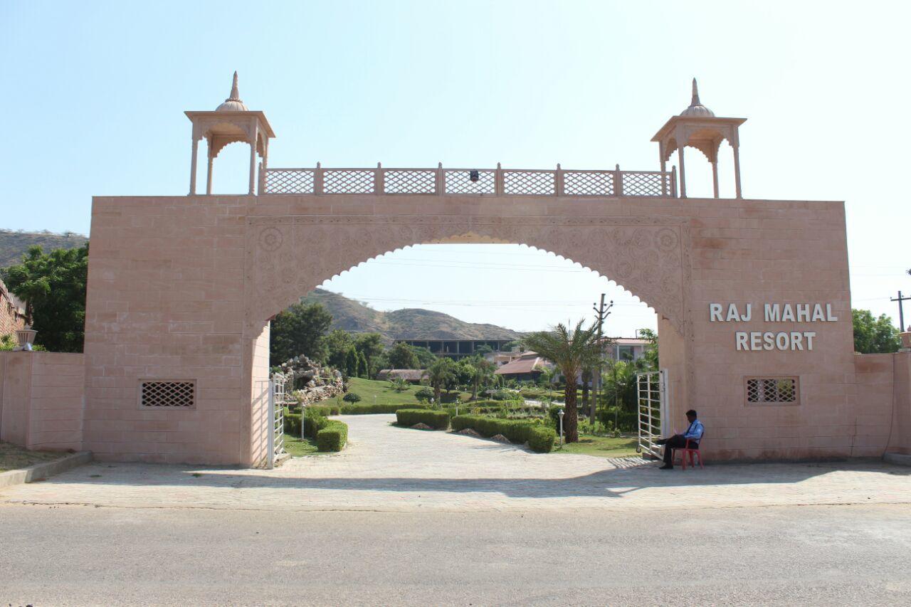 Raj Mahal Resort & Spa Neemrana Exterior photo